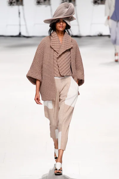 Look 13